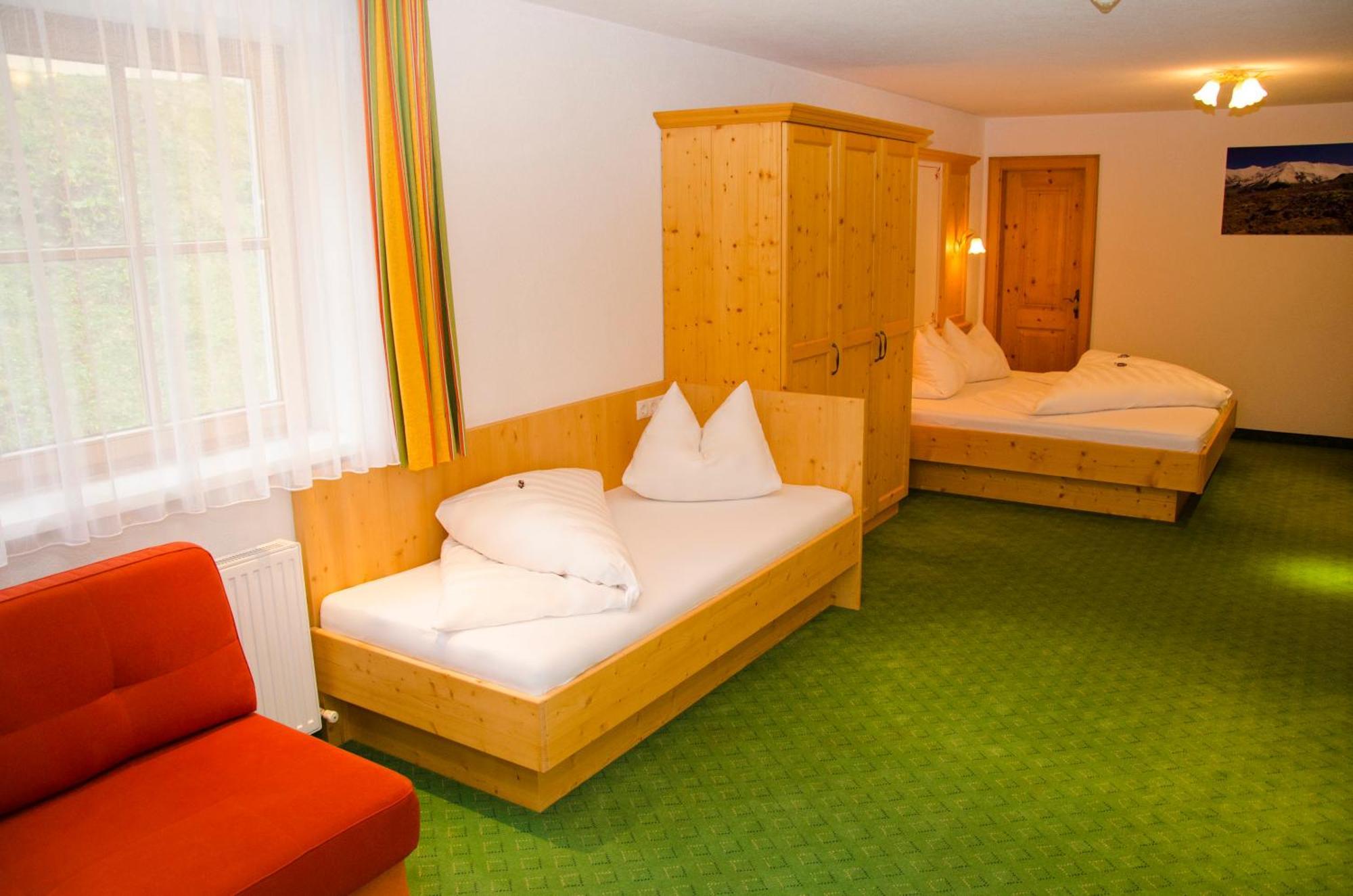 Hotel Garni Alpenblick Ischgl Habitación foto